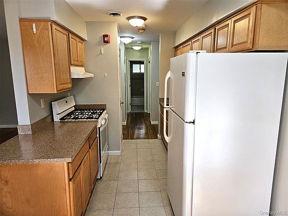 3rd image of 18 Pavilion Ridge Way Unit 17