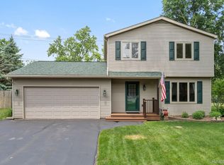 1219 Holliday Dr, Lake Orion, MI 48362