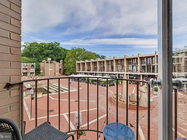 1648 Chimney House Rd #1648, Reston, VA 20190