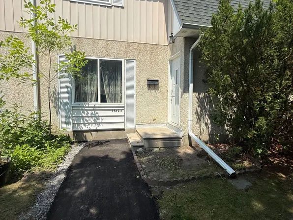 1552 Beaverpond Dr #B, Ottawa, ON K1B 3R9