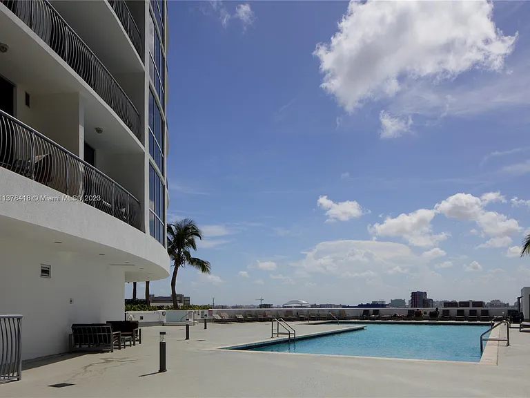 1750 N Bayshore Dr #2602 — Photo 21
