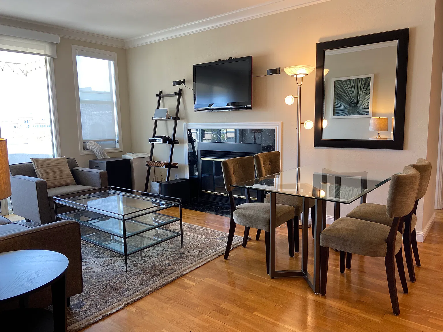 2 bed, 955 sqft, $4,750 — Photo 2