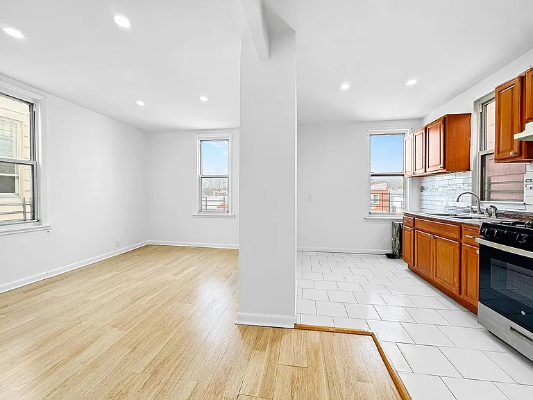 1655 Holland Ave #1 — Photo 1
