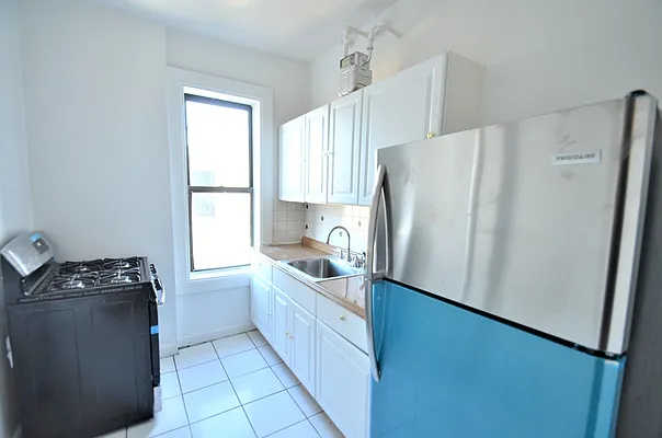 Rented by CITY SKYLINE REALTY INC | media 6