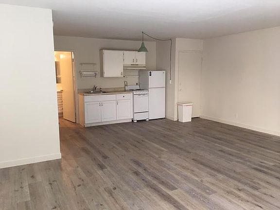 3rd image of 1345 Pacific Beach Dr #D