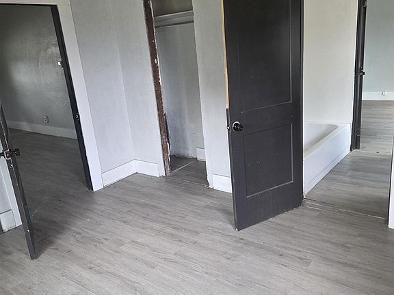 4th image of 1323 N Burlington Ave