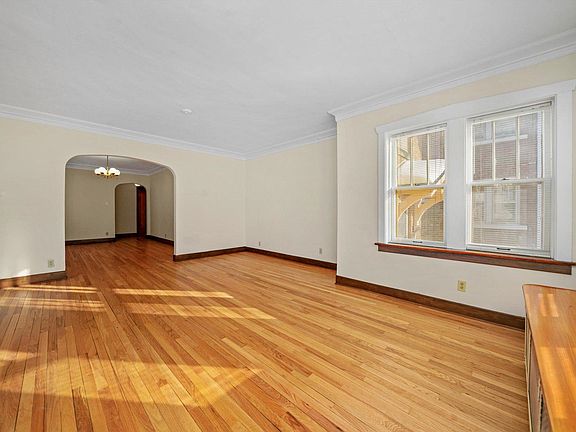 3rd image of 1104 S Oak Park Ave