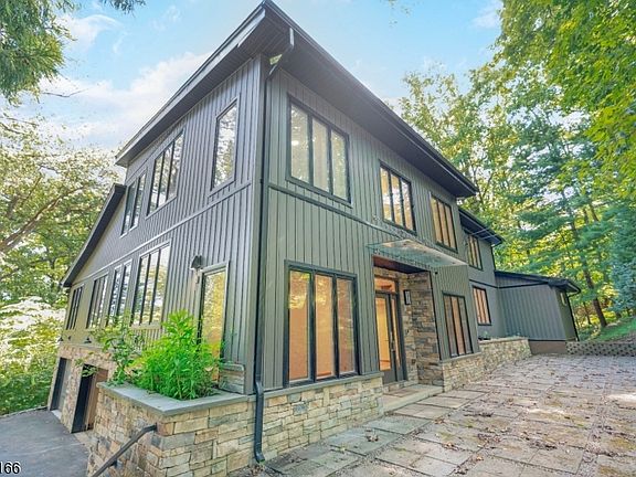 4th image of 1204 Johnston Dr