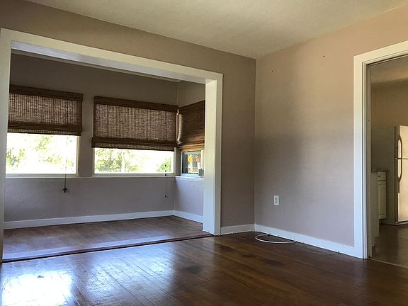 3rd image of 429 Wildwood Way