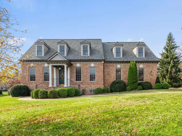 202 Kings Sq, Staunton, VA 24401