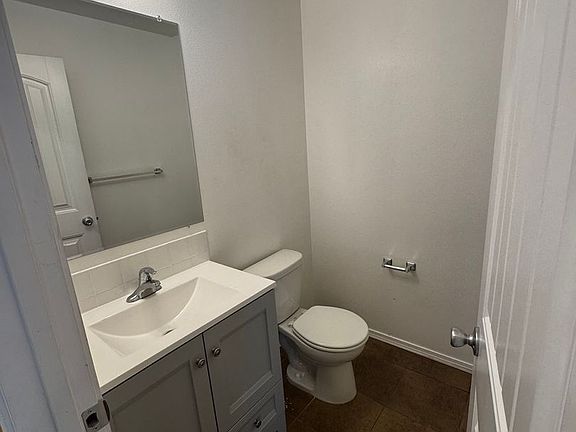 5th image of 104 E Mizzou Ct APT B