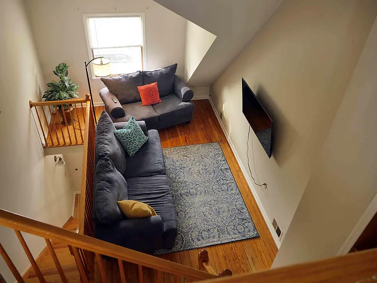 Landing TV area