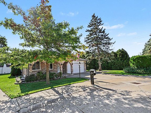 3rd image of 16306 E Hill Dr