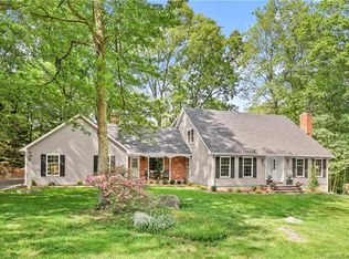 20 Heritage Ln, Stamford, CT 06903