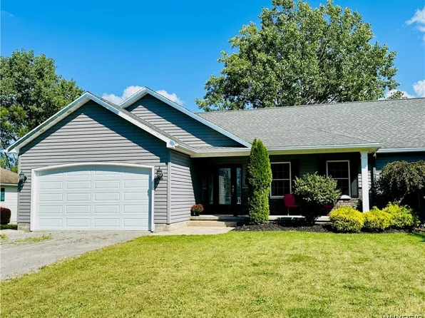 26 Valle Dr, Batavia, NY 14020