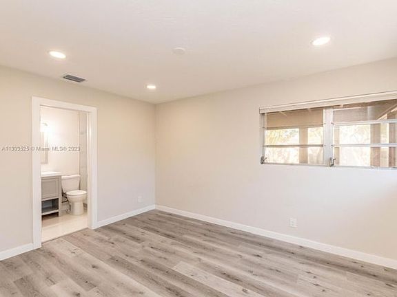 3rd image of 1553 NE 46th St #1553
