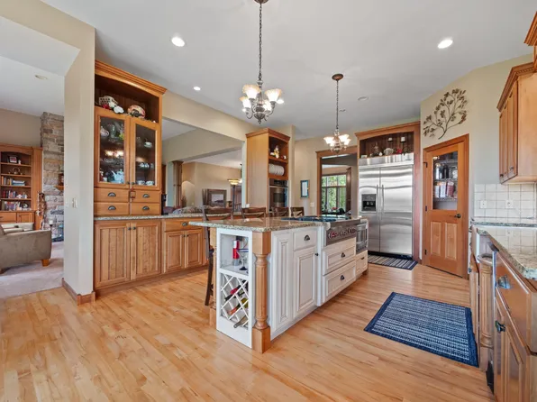 4424 Donway Dr NE, Alexandria, MN 56308