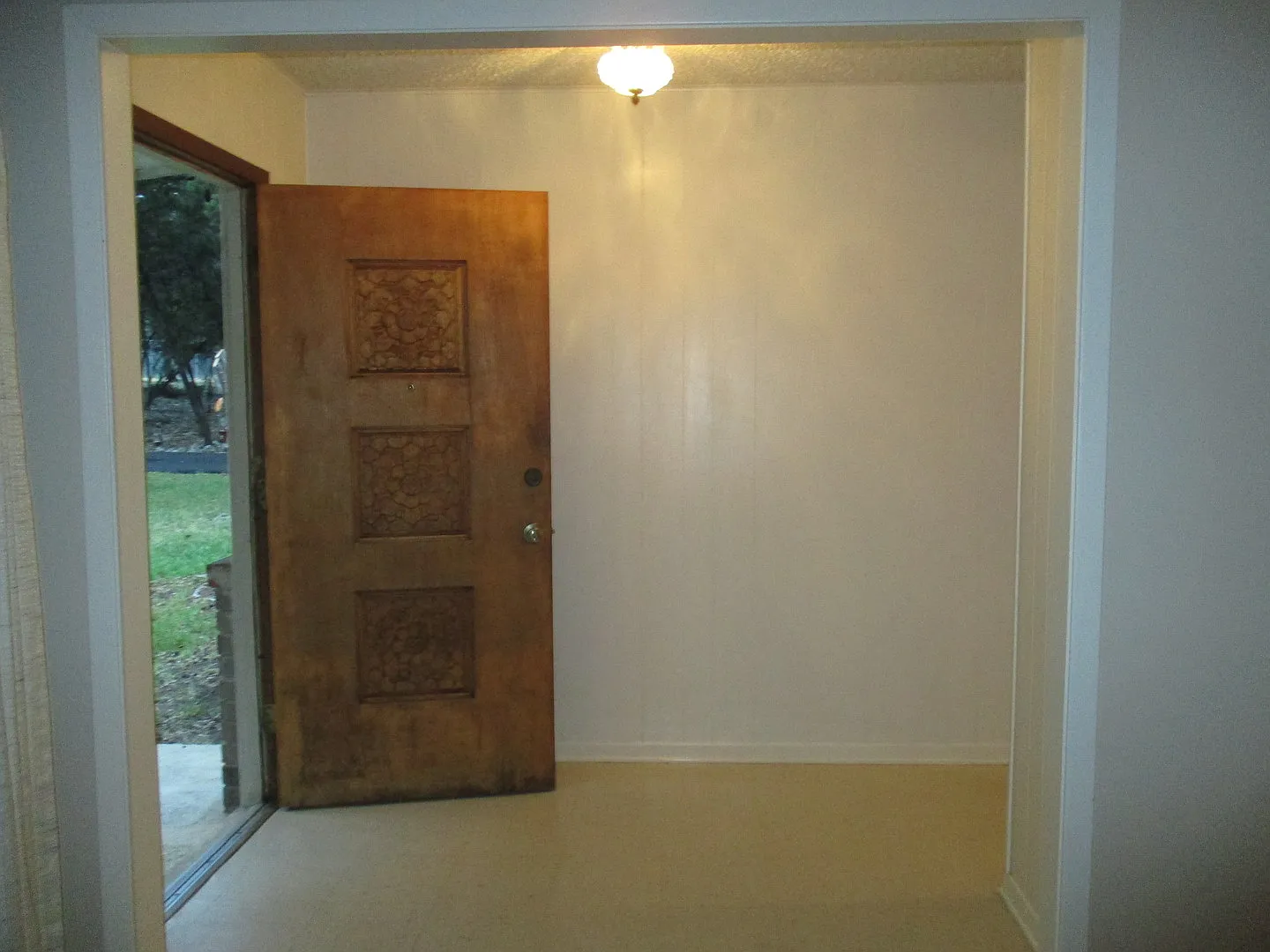 3/2 w/Large Back Yard in Village West! — Photo 2