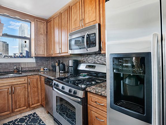 5th image of 225 E 36th St APT 16B