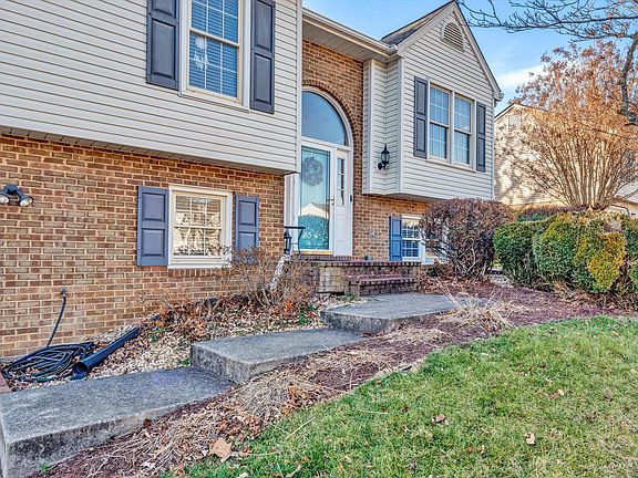 3rd image of 325 N Mill Ct