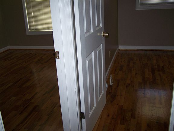 4th image of 5817 Langley Ave