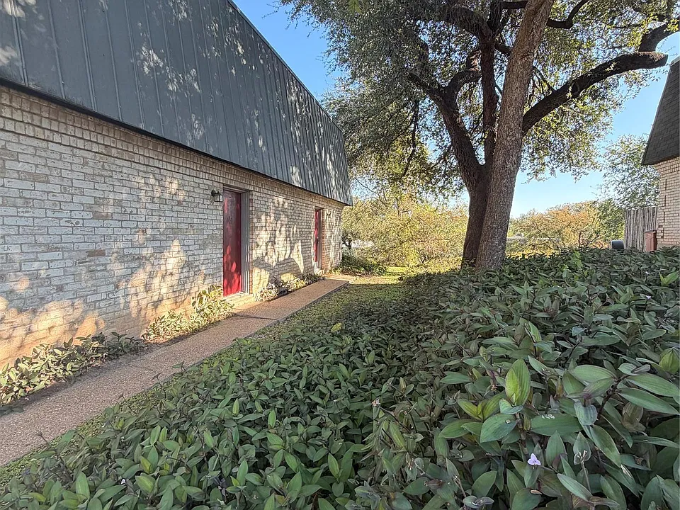 2307 Barton Village Cir #101