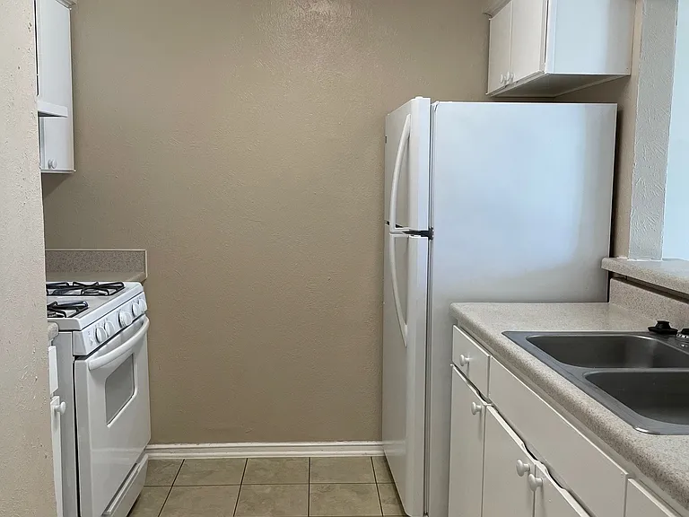 Tara Apartments — Photo 37