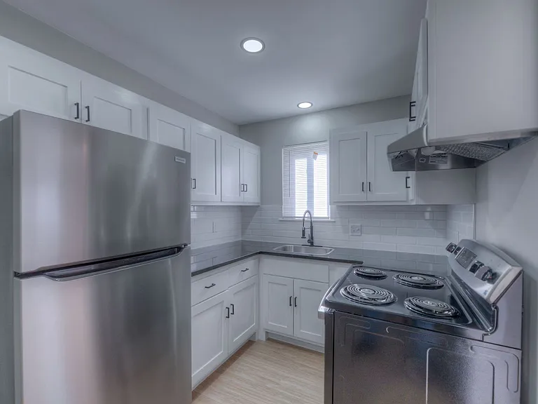 Windsor Village Townhomes — Photo 18