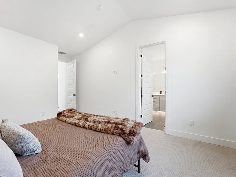 459 E Rimrock Ln — Photo 33