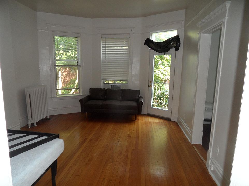 1st image of 1469 W Cuyler Ave APT 11C
