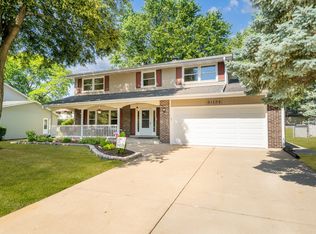 6S184 Lakewood Dr, Naperville, IL