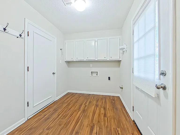 850 Brookfield Pkwy — Photo 12