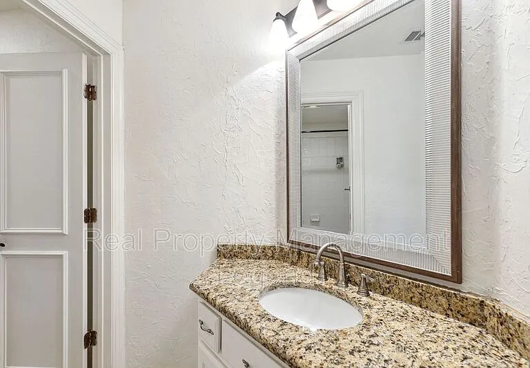 5004 Seville Ln — Photo 27