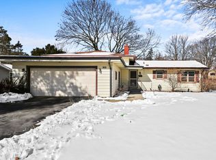 905 Lilac Ln, Naperville, IL