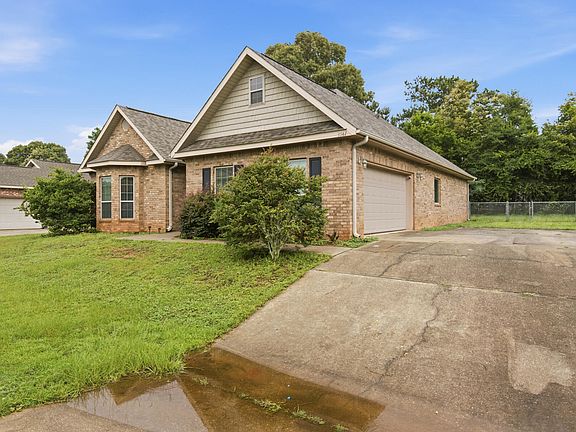 2nd image of 3561 Autumn Woods Dr