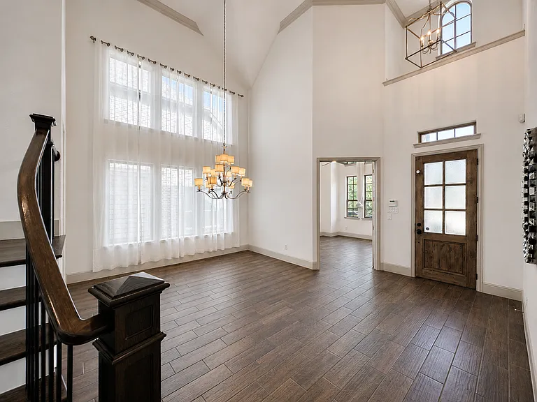 2042 Farmhouse Way — Photo 3