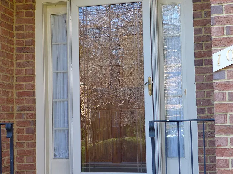 10008 Manor Pl — Photo 2