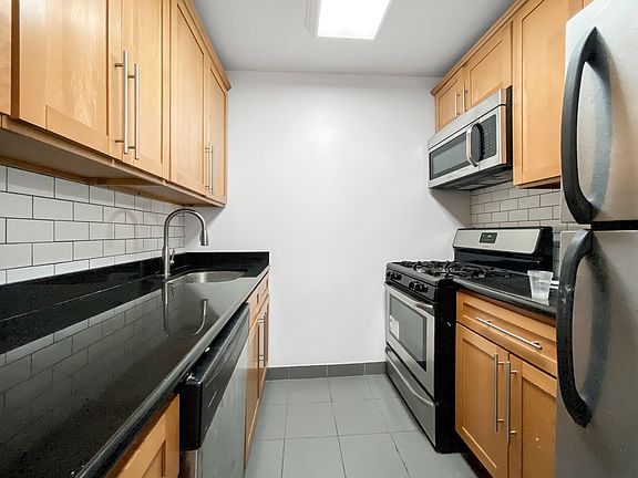 4th image of 327 Saint Nicholas Ave #2AA