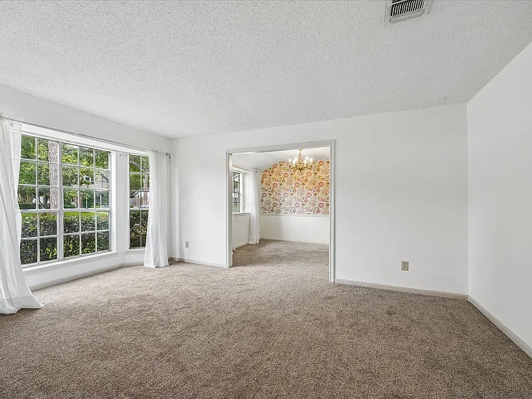 11926 Waldemar Dr — Photo 7