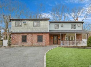 110 Grand Blvd, Islip, NY 11751