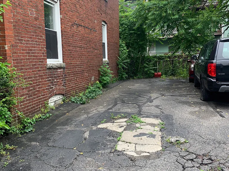 32 Holmes St #32 — Photo 11