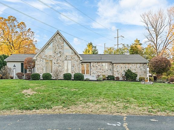 2nd image of 86 Willow Brook Dr