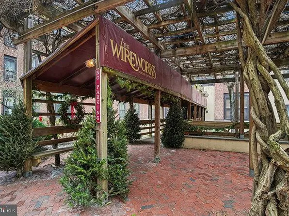 301 Race St APT 101, Philadelphia, PA 19106