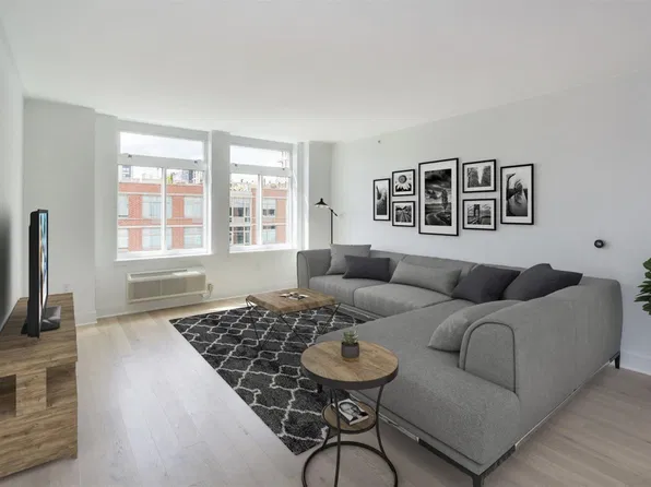 1400 Hudson Street image 1 of 15