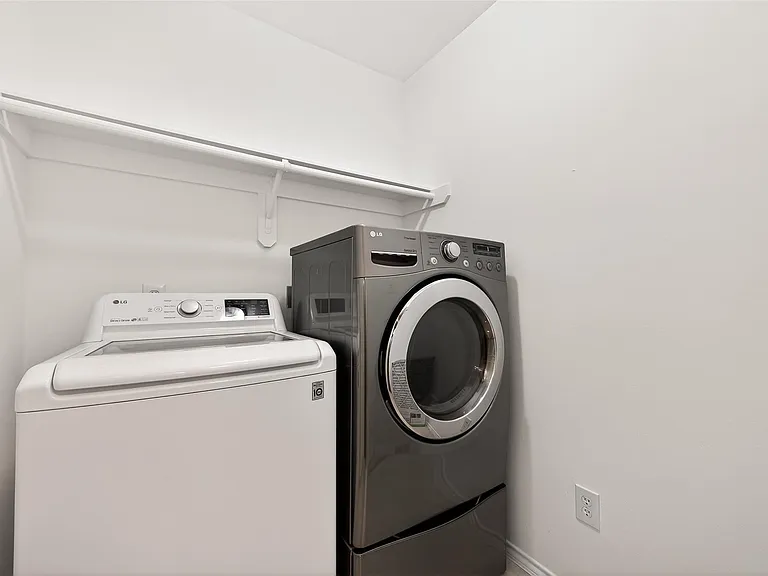 4818 Lake Catherine Ct — Photo 35