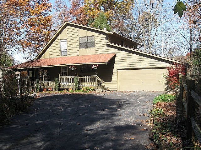 1st image of 425 Sunset Ln