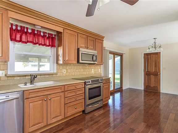 3rd image of 4231 Aleesa Dr SE