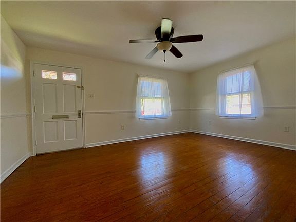 3rd image of 3210 46th St