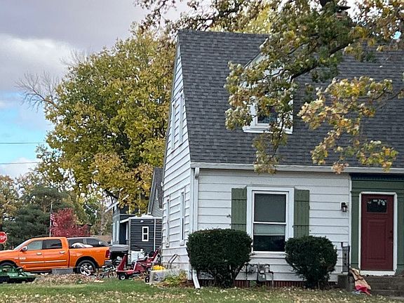 3rd image of 252 N Main St