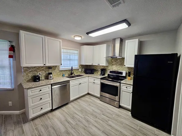 5840 Oleander St, Port Arthur, TX 77640